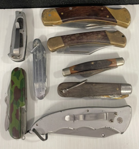 (8) Pocket Knives