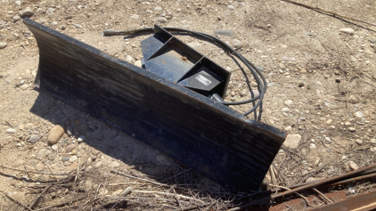 Leon-Ram Hydrolic Sway Scrapper/Bucket