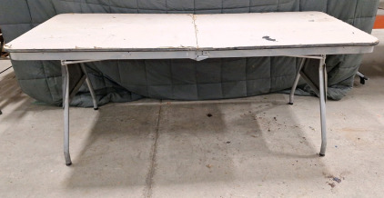 (1) Vintage Folding Table