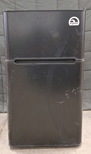 (1) Igloo Mini Fridge