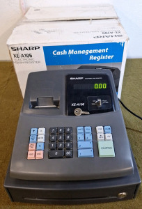 (1) Sharp XE-A106 Electronic Cash Register W/ Operator & Drawer Key