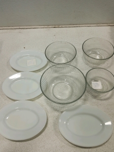 (4) Vintage Pyrex Bowls, (4) Vintage Pyrex Oval Plates