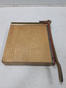 (1) Ingento Paper cutter 12.5 inch board