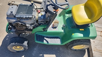 Riding Lawnmower, 437cc Kawasaki Motor, John Deere