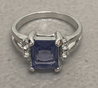 (1) Size 9 1/2 Purple Amethyst Ring