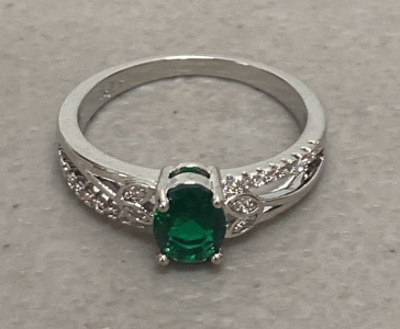 (1) Size 10 Faceted Green Emerald oval .925 Ring