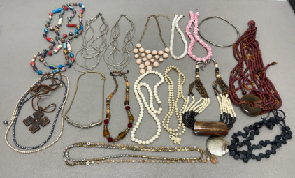(14) Various Ladies Fashion/Costume Necklaces