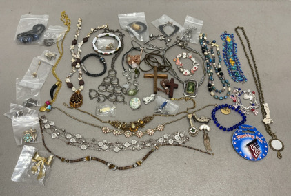 (20+) Various Ladies Fashion/Costume Necklaces, Charm Bracelets, Pins, Earrings +