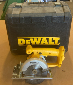 DeWalt DW936 5 3/8&rdquo; Trim Saw With Case