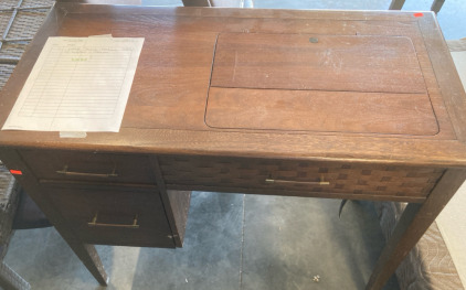 Vintage Sewing Machine Table W/ Supplies (Works)
