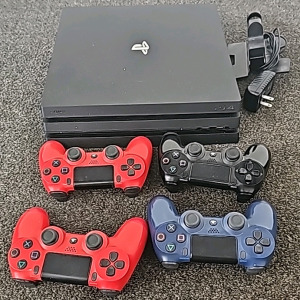 PS4 W/ (4) PS4 Controllers & Controller Charger