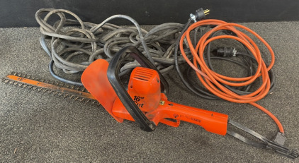 Black & Decker 16&rdquo; Cut Hedge Trimmer (Works!) & (3) Extension Cords