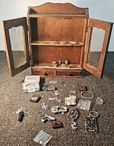 Knick Knack Shelf & Fashion Jewelry