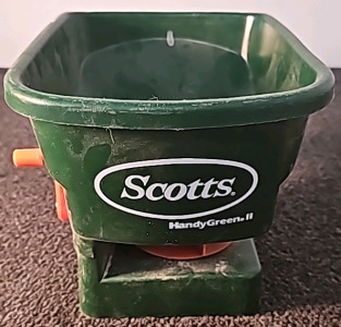 Scott's HandyGreen II Hand-Held Grass Feeder