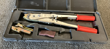 Fitting Ratcheting Plumbing Tool