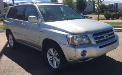 2006 TOYOTA HIGHLANDER - 4X4 - TOW PACKAGE!