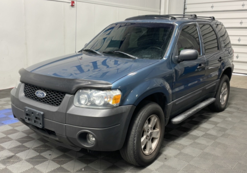 2005 Ford Escape - 4x4!