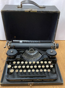 EB-Vintage Linderwood Typewriter