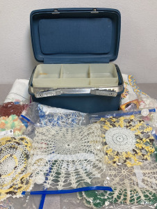 Vintage Samsonite Case & Doilies