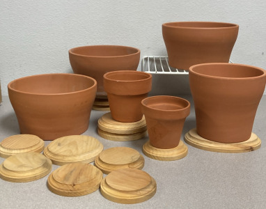 Clay Planters, Plant Stands & Wooden Stands