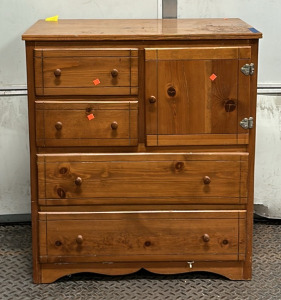 33&rsquo;&rsquo; x 17 1/2&rsquo;&rsquo; x 37&rsquo;&rsquo; Wooden Dresser