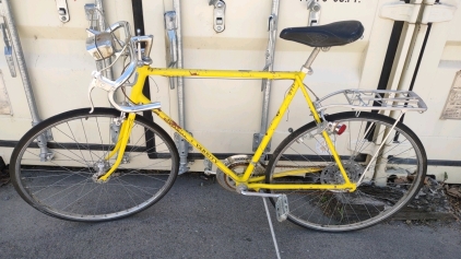 27" Schwinn Varsity (Yellow) Bike