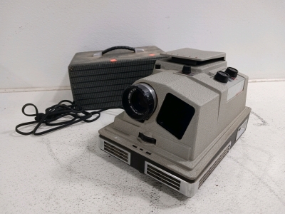 Revere Automatic De Luxe Slide Preconditioner 35mm Projector #P888D