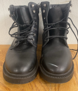 (1) Pair of Black 1300 Mari A Paula BLK7 .5 7.5 Boots