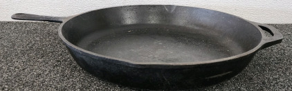 Lodge 15" Cast Iron Skillet