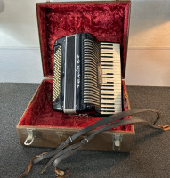 Wurlitzer Accordion W/ Case & Strap - 5