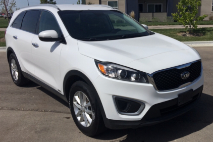 2016 KIA SORENTO - AWD - 3RD ROW SEATING!