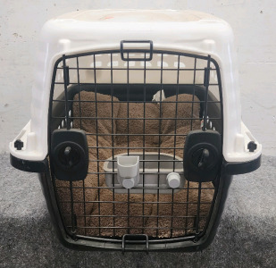 Petmate Medium Sized Pet Kennel, Easy Open Cage Door, Bed Pad And Water Dish Attachment