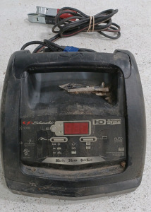 (1) Schumacher Battery Charger