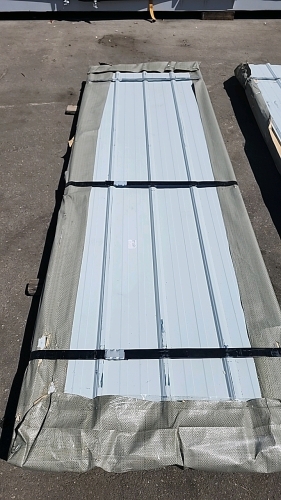 BUNDLE OF METAL CORRUGATED ROOFING - 10'L x 3'W