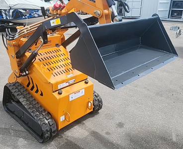 MINI SKID STEER - RUNS GREAT - BRAND NEW