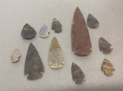 (10) Arrowheads 1.25&rdquo;-2.5&rdquo; Long (1) Large Spearpoint 4.75&rdquo; Long