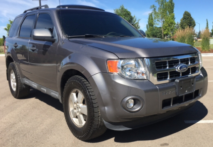 2010 FORD ESCAPE XLT - AWD - BACKUP CAMERA!