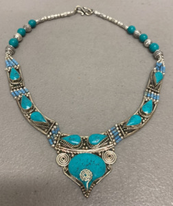 (1) Blue Turquoise Gemstone Necklace