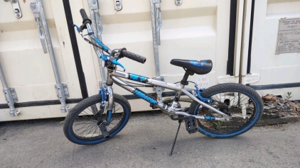 18" Maudgear (Blue/Silver) Bike