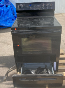 Frigidaire Electric Stove With Cookware