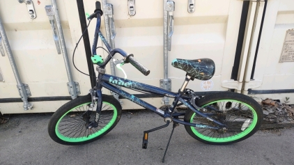 20" Avigo Fade ( Black/Green) Bike