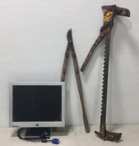 (1) vintage Fence Streatner (1) Vintage Pruneners (1) E Computer Monitor