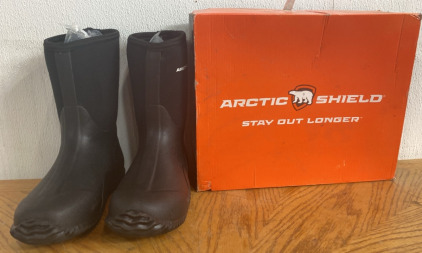 (1) Pair of Girls Brand New Size 6 Youth Arctic Shield snow/Muck Boots