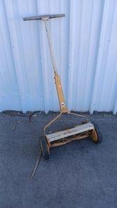 Vintage Montgomery Ward Whispering Deluxe 6 Blade Push Mower