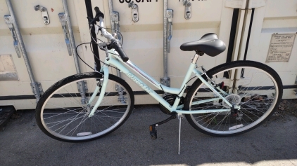 700 Pacific (Light Blue) Bike