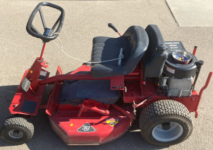 BRIGGS & STRATTON Snapper Riding Mower Runs and Drives