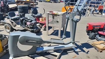 Life Fitness Elliptical Machine