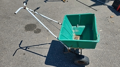 Feed Spreader