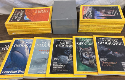 Vintage National Geographic Magazines & Keepsake Medal Box -EB