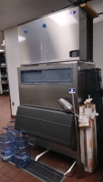 Ice Machine w/ Ice Buckets